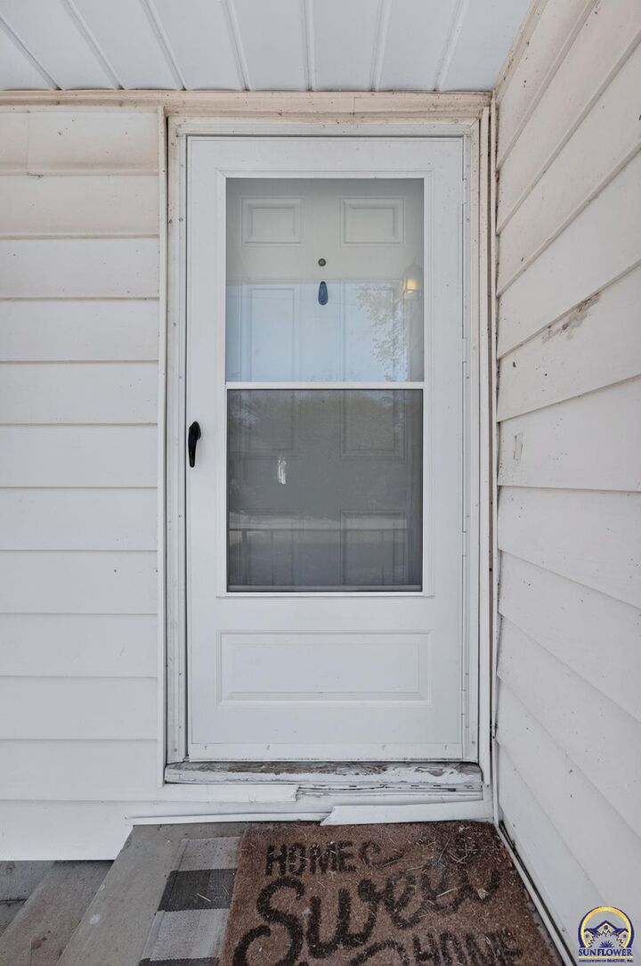 Property Photo: 3024 SE Michigan Ave KS 66605