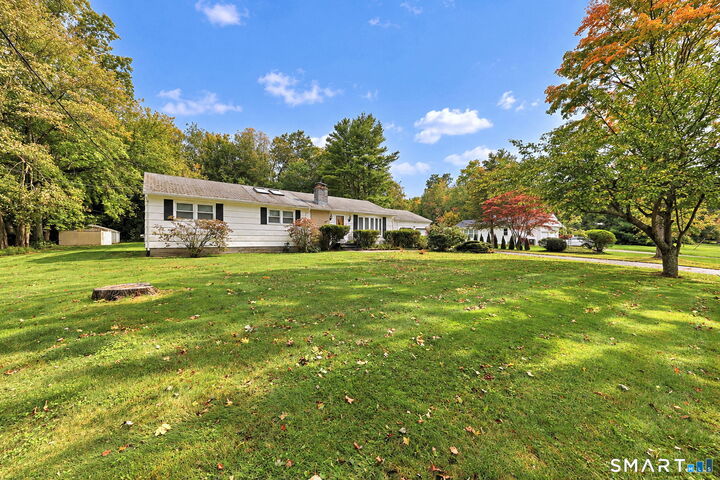 Property Photo:  30 Chalon Road  CT 06611 