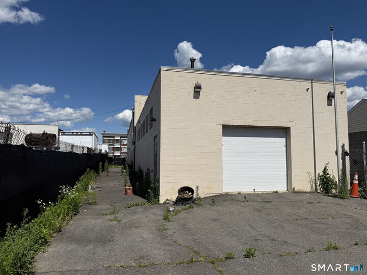 Property Photo: 461 Wethersfield Avenue CT 06114