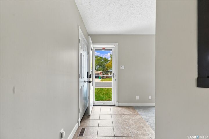 Property Photo:  353 Guelph Crescent  SK S7H 4R1 