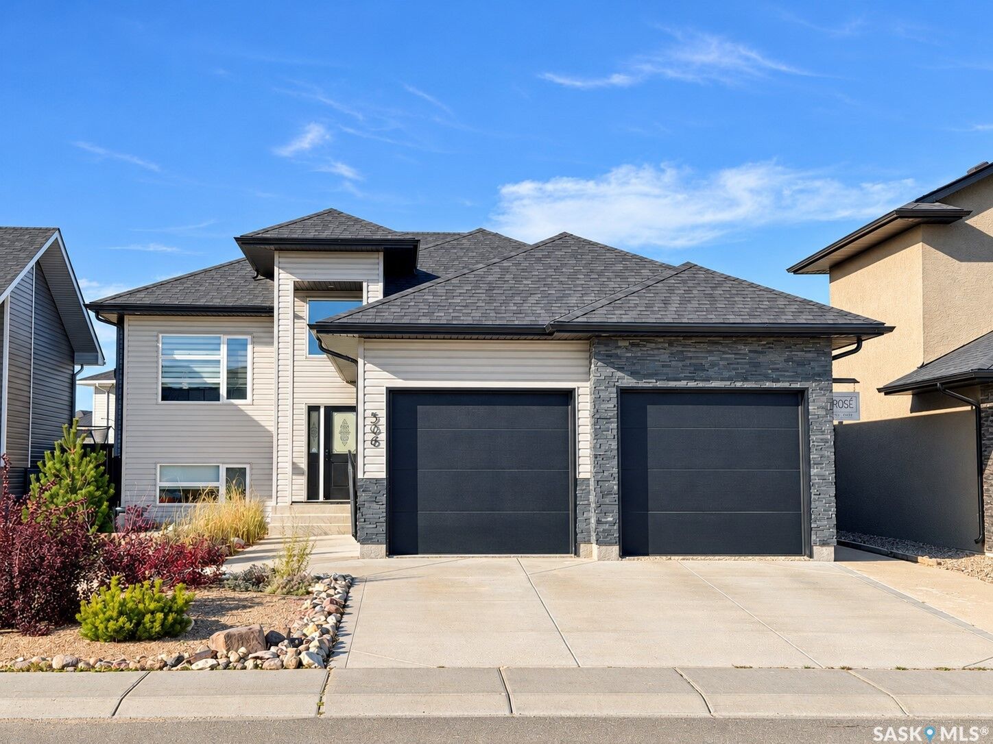 Property Photo:  506 Cabrera Way  SK S0K 4S1 