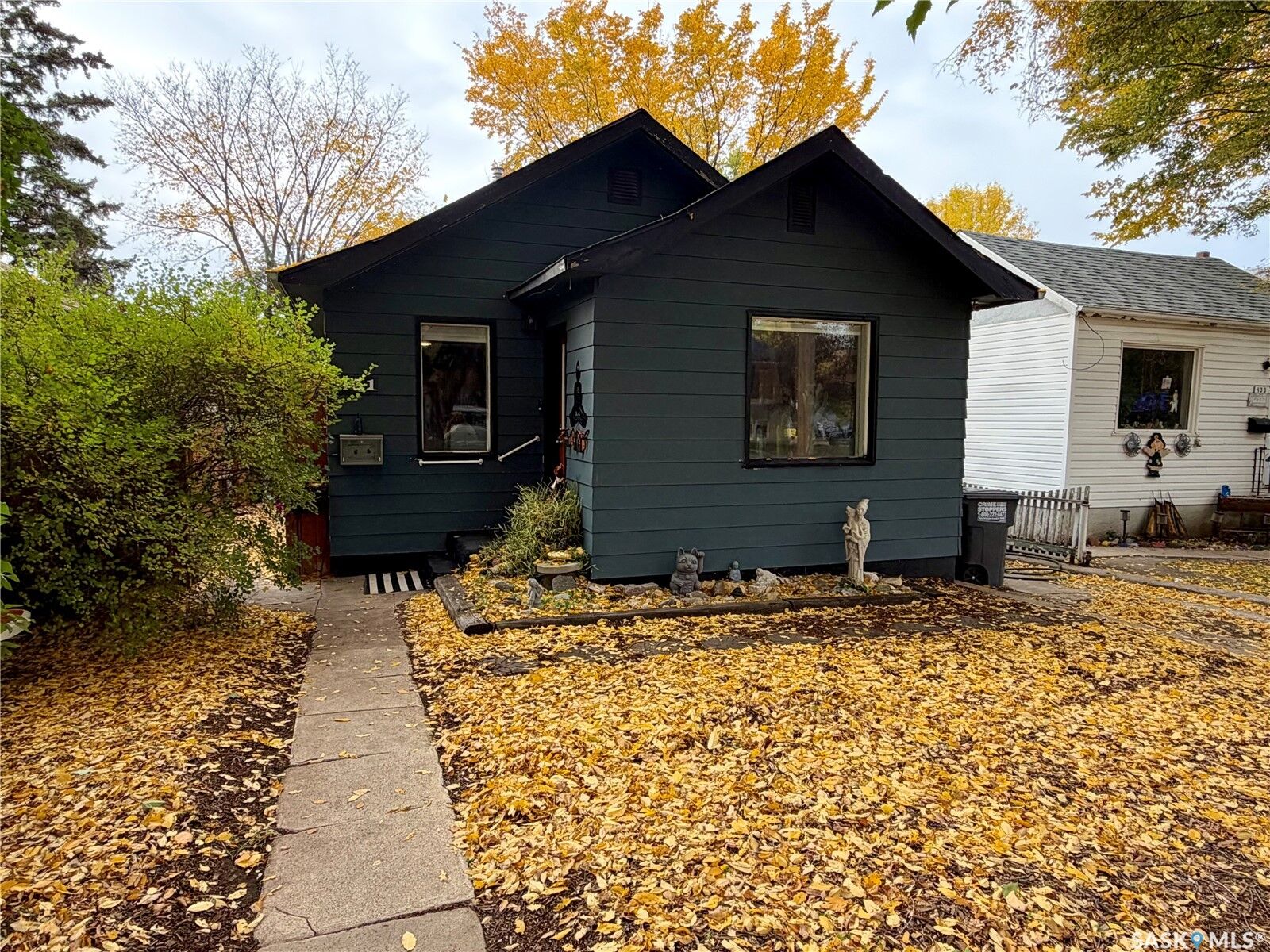 Property Photo:  431 L Avenue N  SK S7L 2P6 