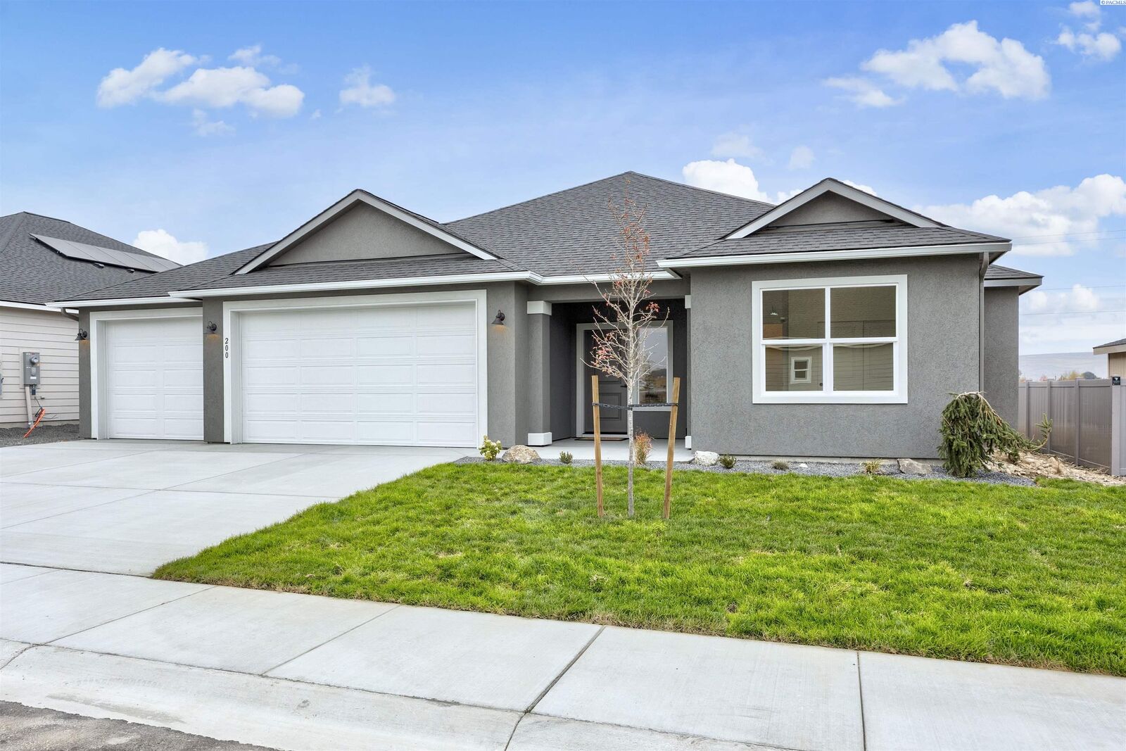 Property Photo:  200 Scott Rd  WA 99350 