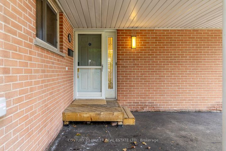 Property Photo:  2697 Hollington Crescent  ON L5K 1E8 