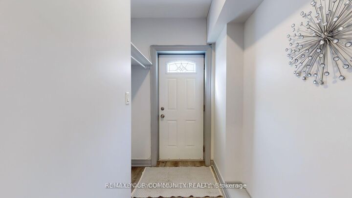 Property Photo:  586 Parliament Street C  ON M4X 1P8 