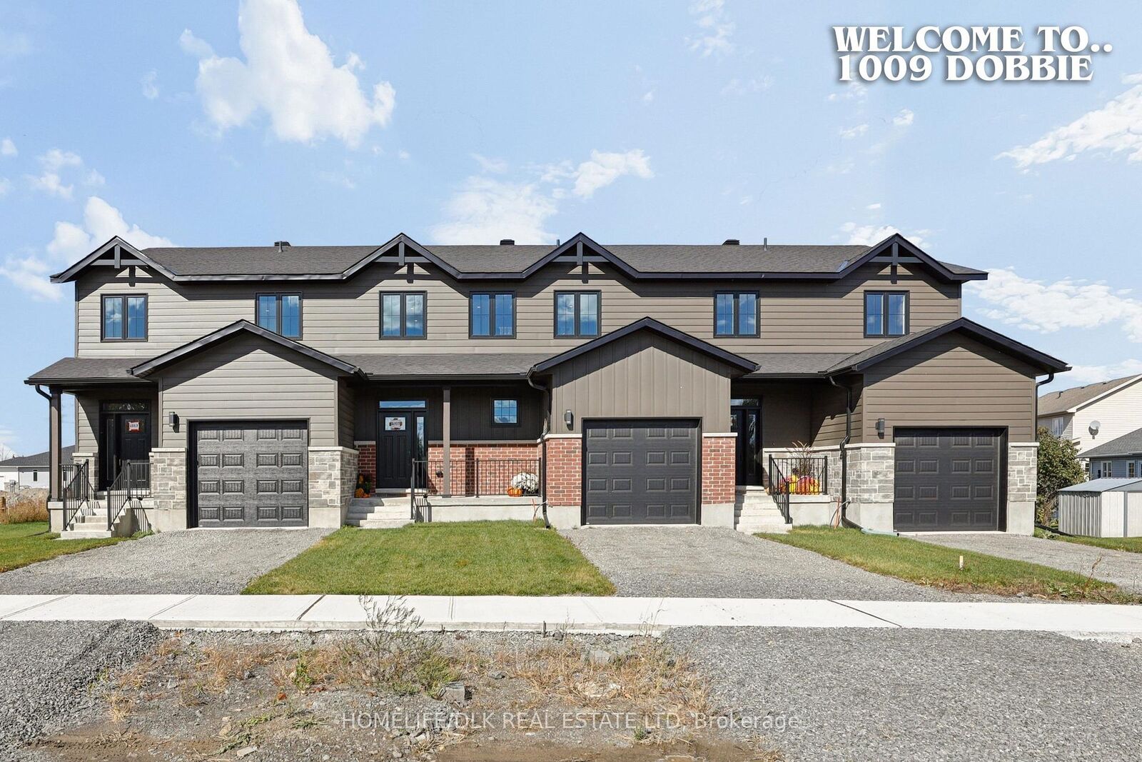 Property Photo:  1009 Dobbie Street  ON K6V 7N1 