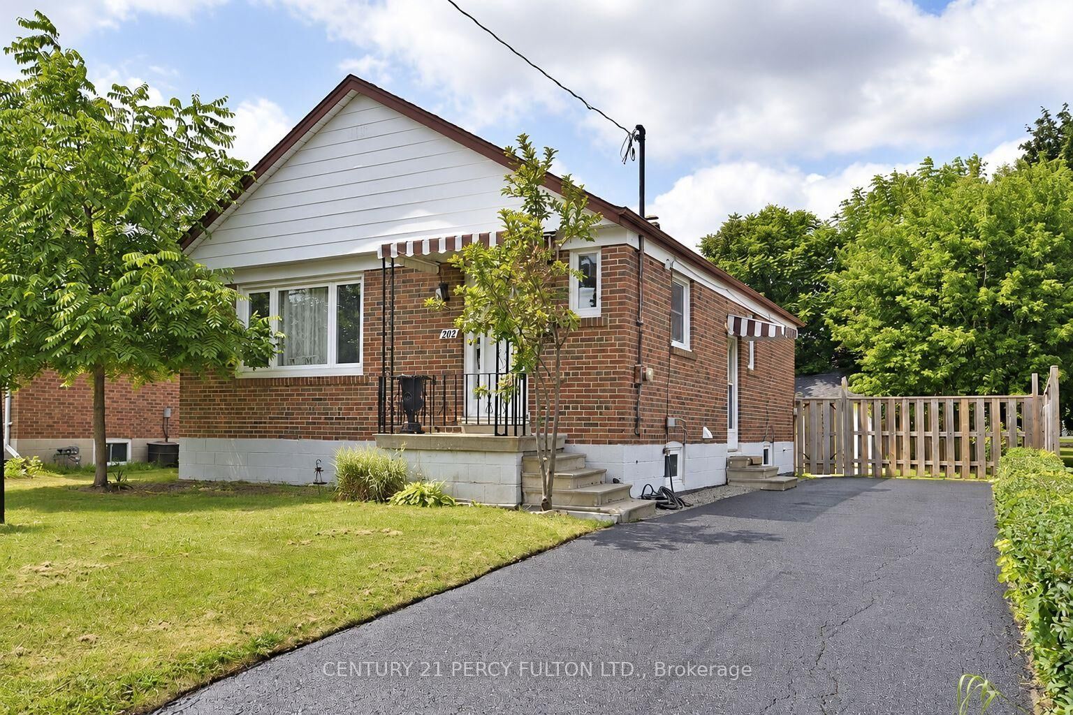Property Photo:  270 Wilson Road S Main  ON L1H 6C5 