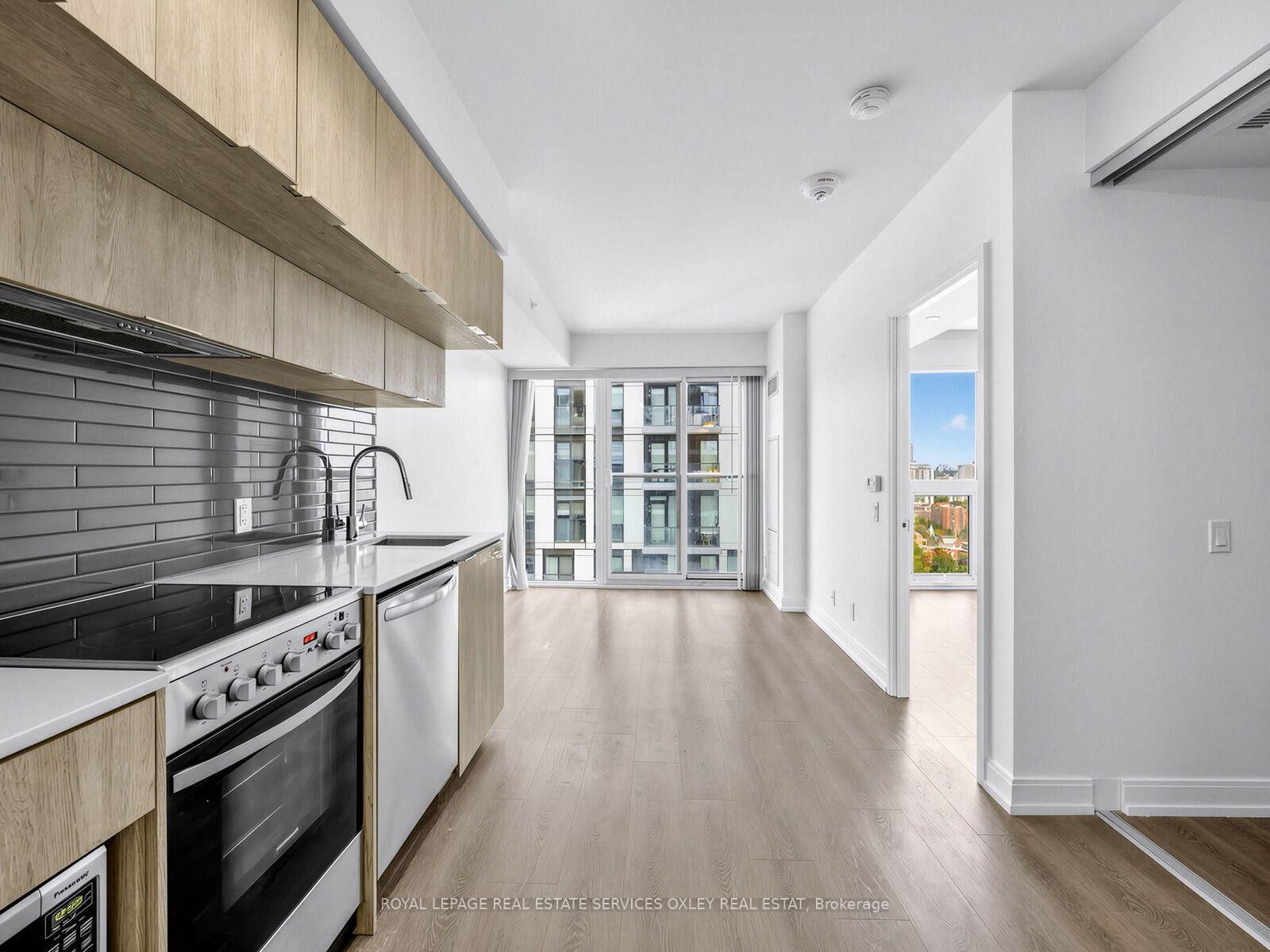 Property Photo:  181 Dundas Street E 3801  ON M5A 0N5 