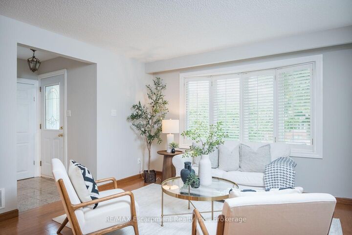 Property Photo:  1237 Redbank Crescent  ON L6H 1Y4 