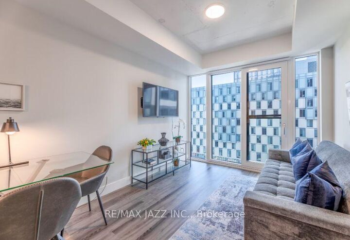 Property Photo:  80 Bond Street E 1518  ON L1G 0E6 