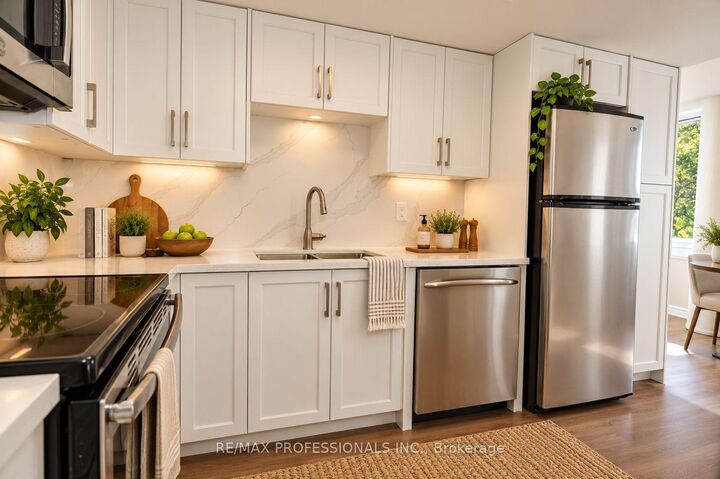 Property Photo:  350 Webb Drive 210  ON L5B 3W4 