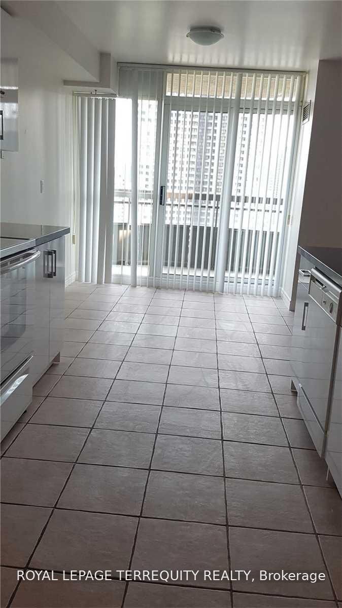 Property Photo:  18 Parkview Avenue 2607  ON M2N 7H7 
