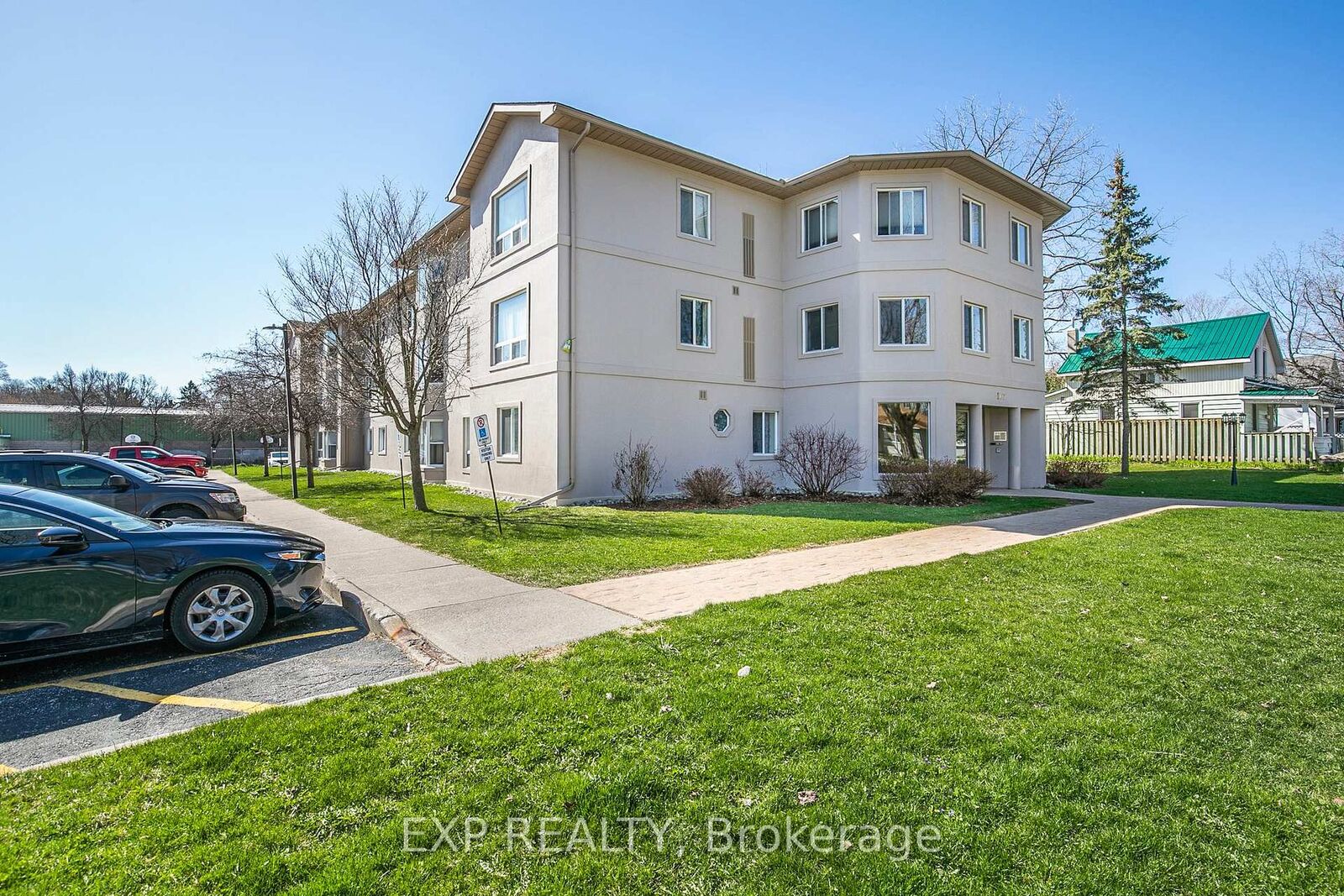 Property Photo:  107 Bond Street 303  ON L3V 1J7 