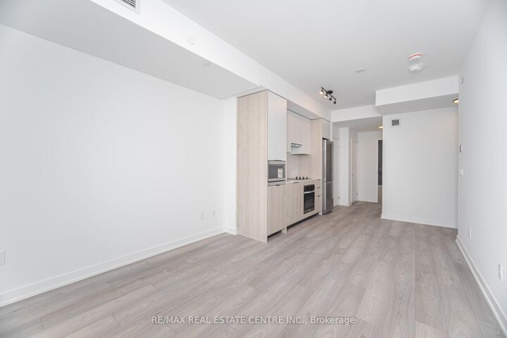 Property Photo:  1007 The Queensway N/A 432  ON M8Z 0C6 