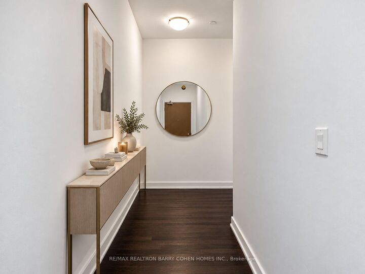 Property Photo:  501 St Clair Avenue W 1707  ON M5P 0A2 