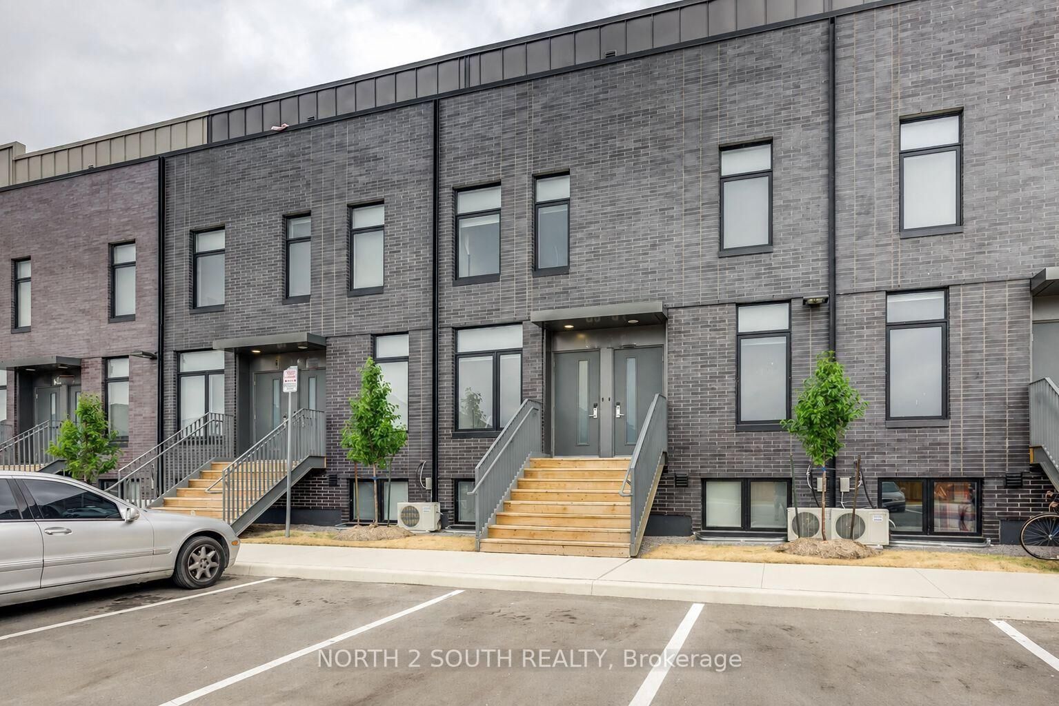 Property Photo:  1760 Simcoe Street N 93 (Rm 2)  ON L1G 4X9 