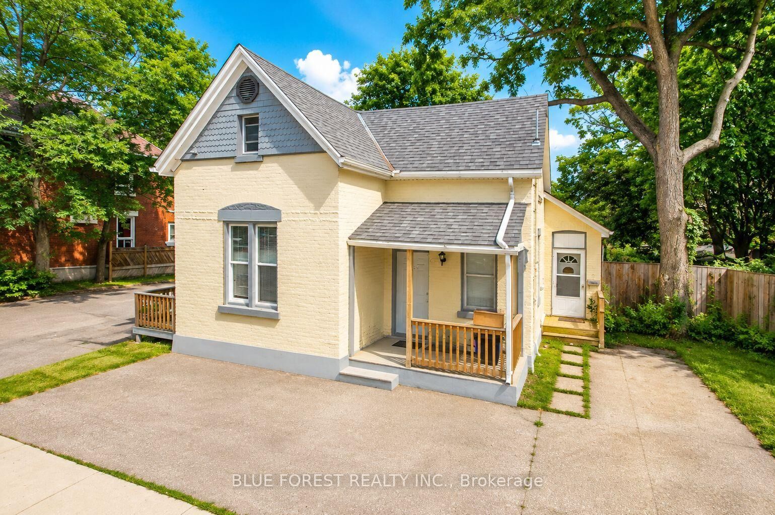 Property Photo:  28 Oxford Street W  ON N6H 1R3 