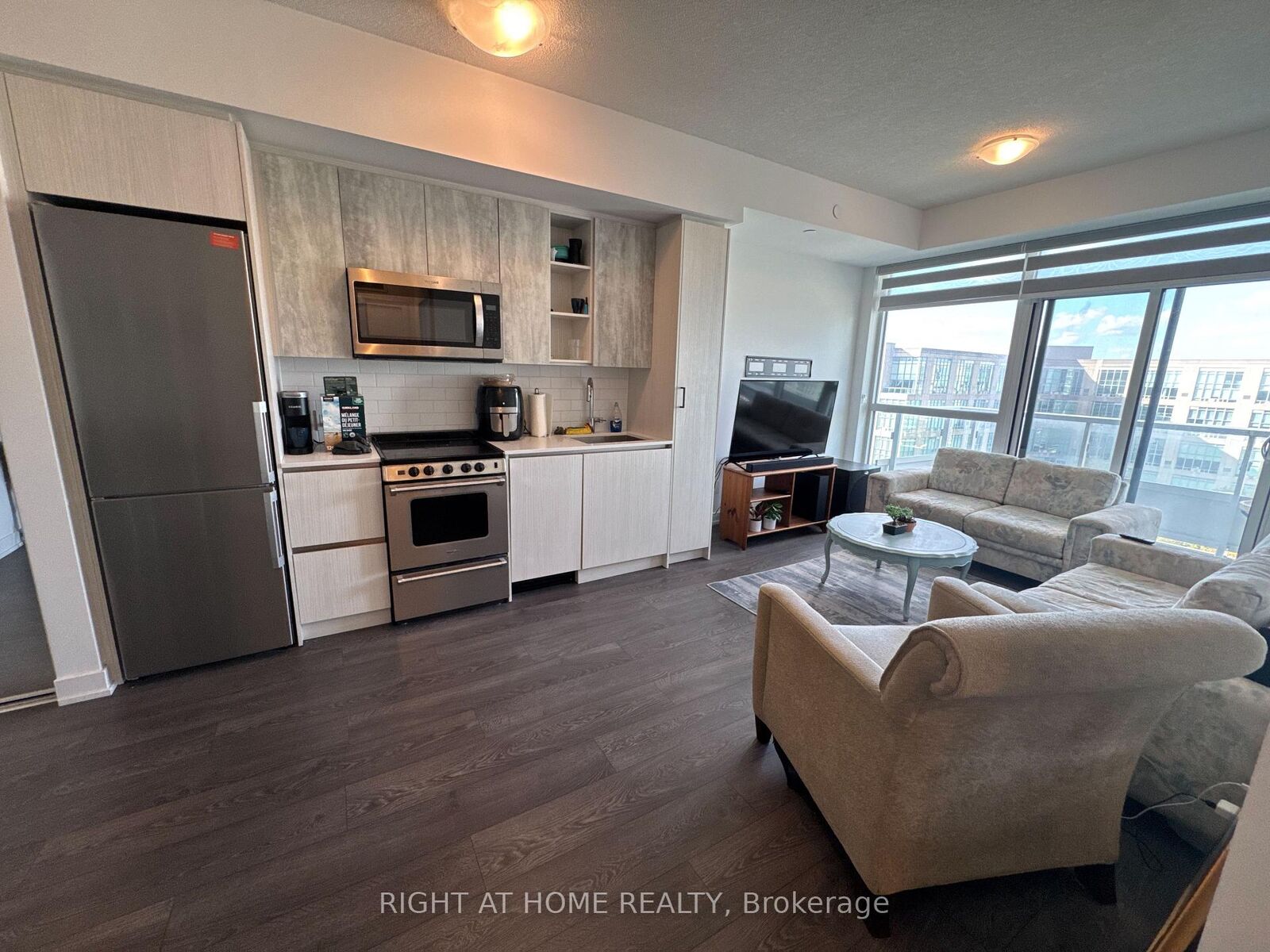 Property Photo:  251 Manitoba Street 1411  ON M8Y 0C7 