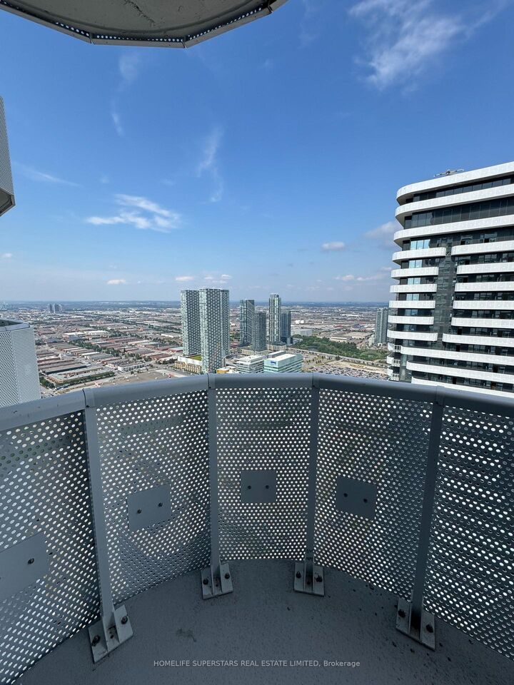 Property Photo:  225 Commerce Street 5815  ON L4K 0R1 