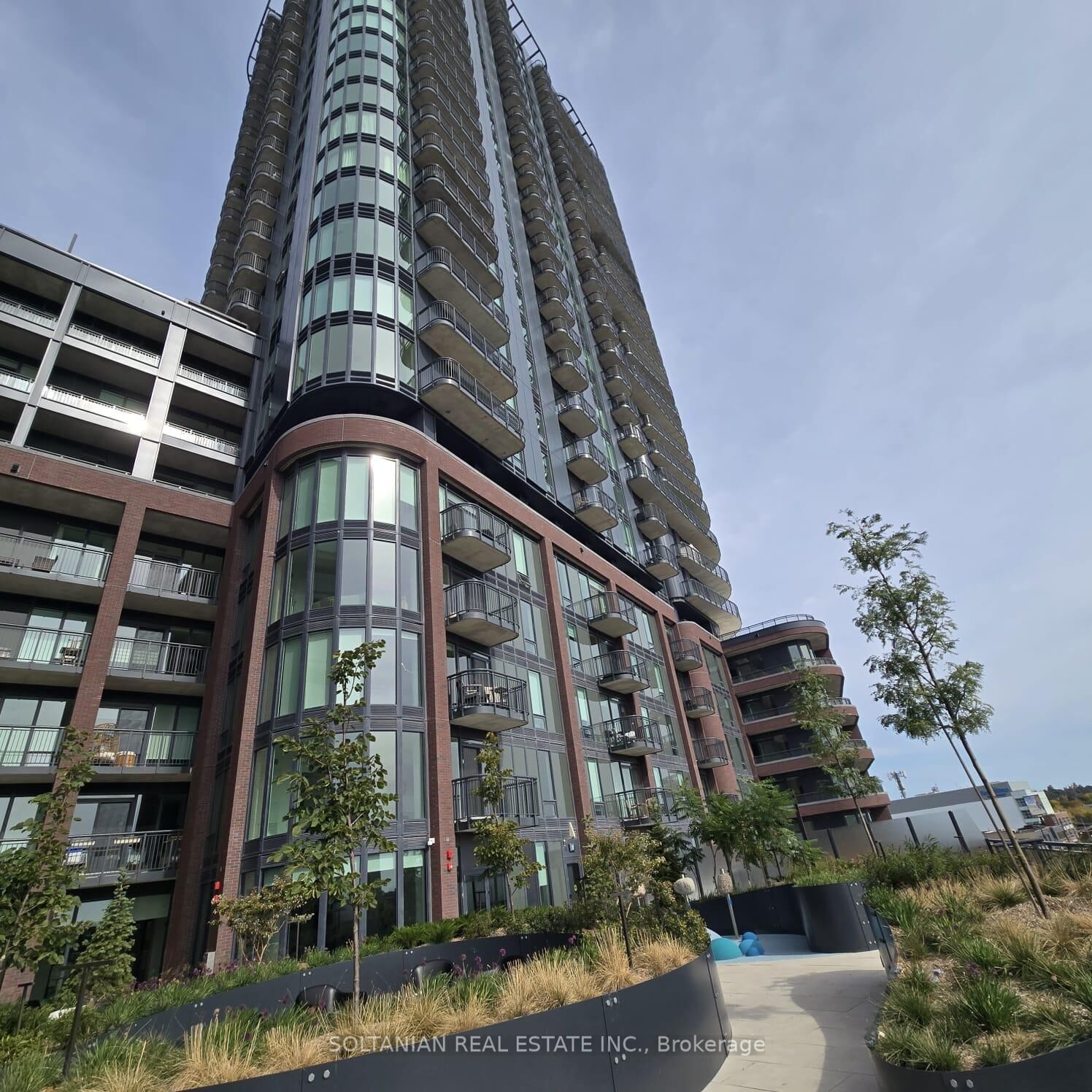 Property Photo: 1185 Dupont Street 2305 ON M6H 0G5