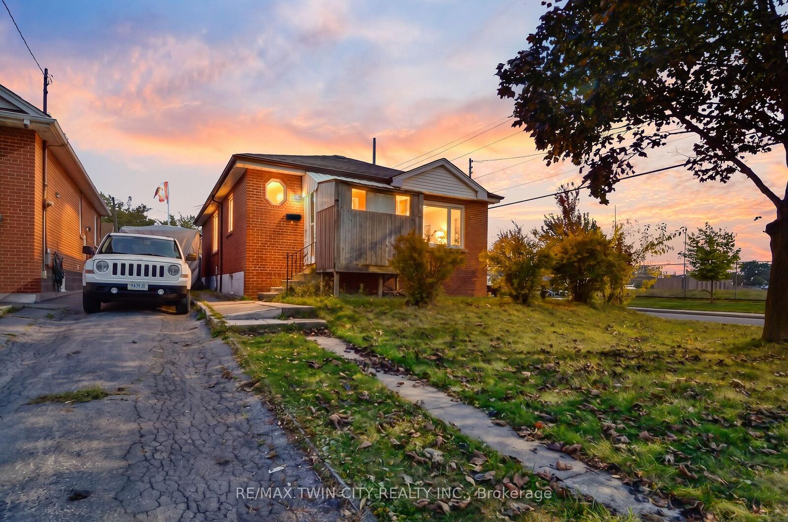 Property Photo:  66 Walter Avenue N  ON L8H 5P7 
