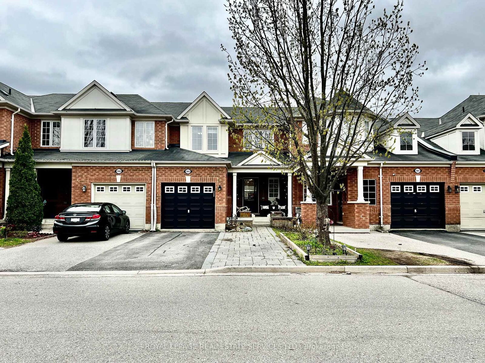 Property Photo:  906 Burrows Gate  ON L9T 0K7 