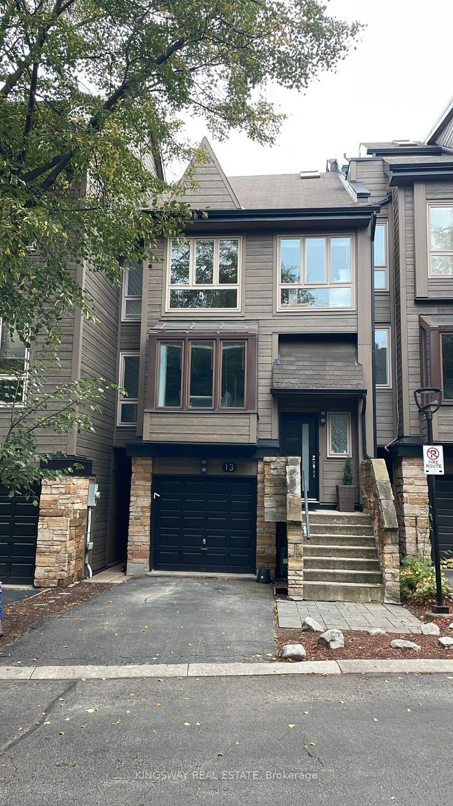 Property Photo:  1120 Queens Avenue 13  ON L6H 2B5 