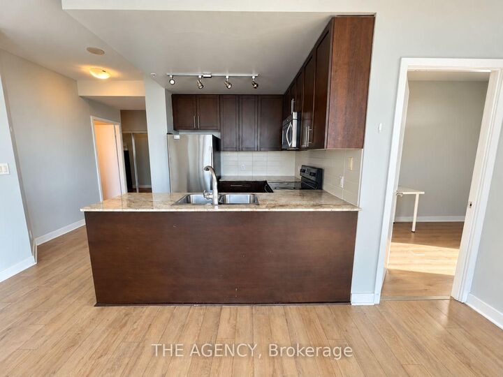 Property Photo:  3985 Grand Park Drive 1005  ON L5B 0H8 
