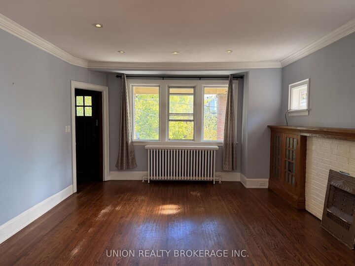 Property Photo:  54 Wineva Avenue Upper  ON M4E 2T2 