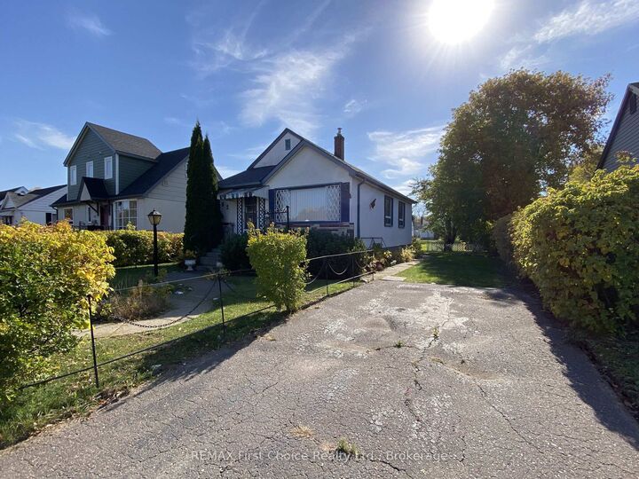 Property Photo:  262 Empire Avenue  ON P7E 4R5 