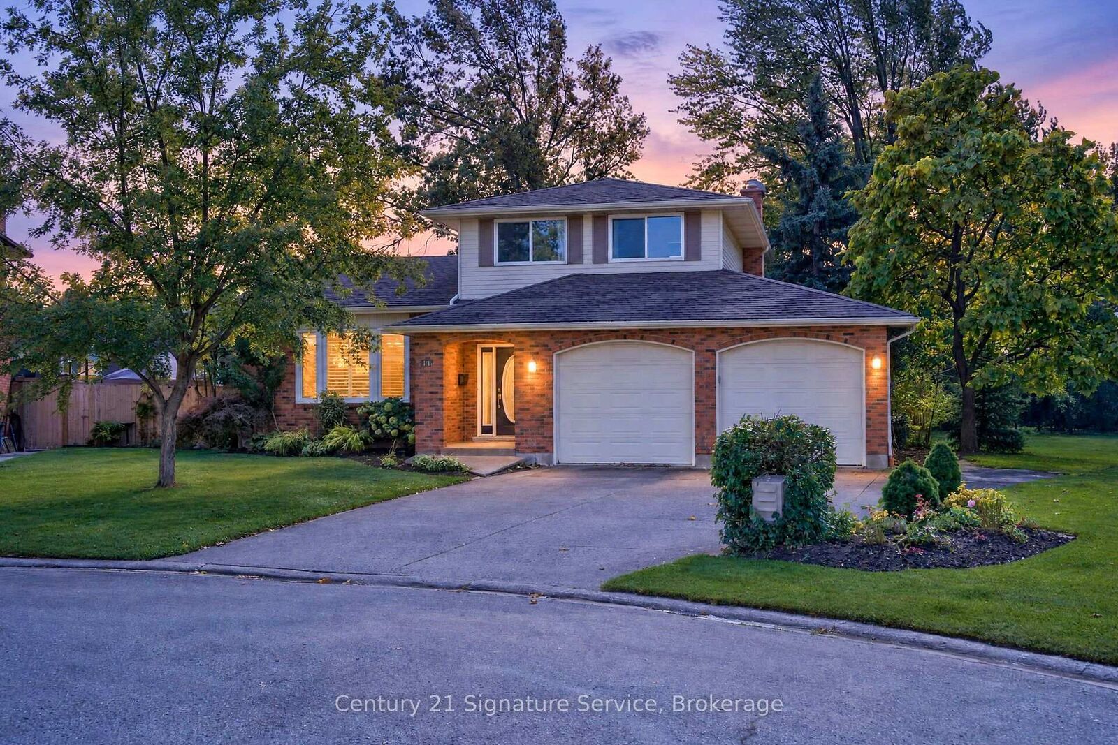Property Photo:  11 Fuller Crescent  ON L2V 4B9 