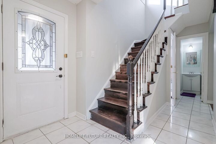 Property Photo:  47 Carisbrooke Square Main &Amp 2nd Flr  ON M1B 4M5 