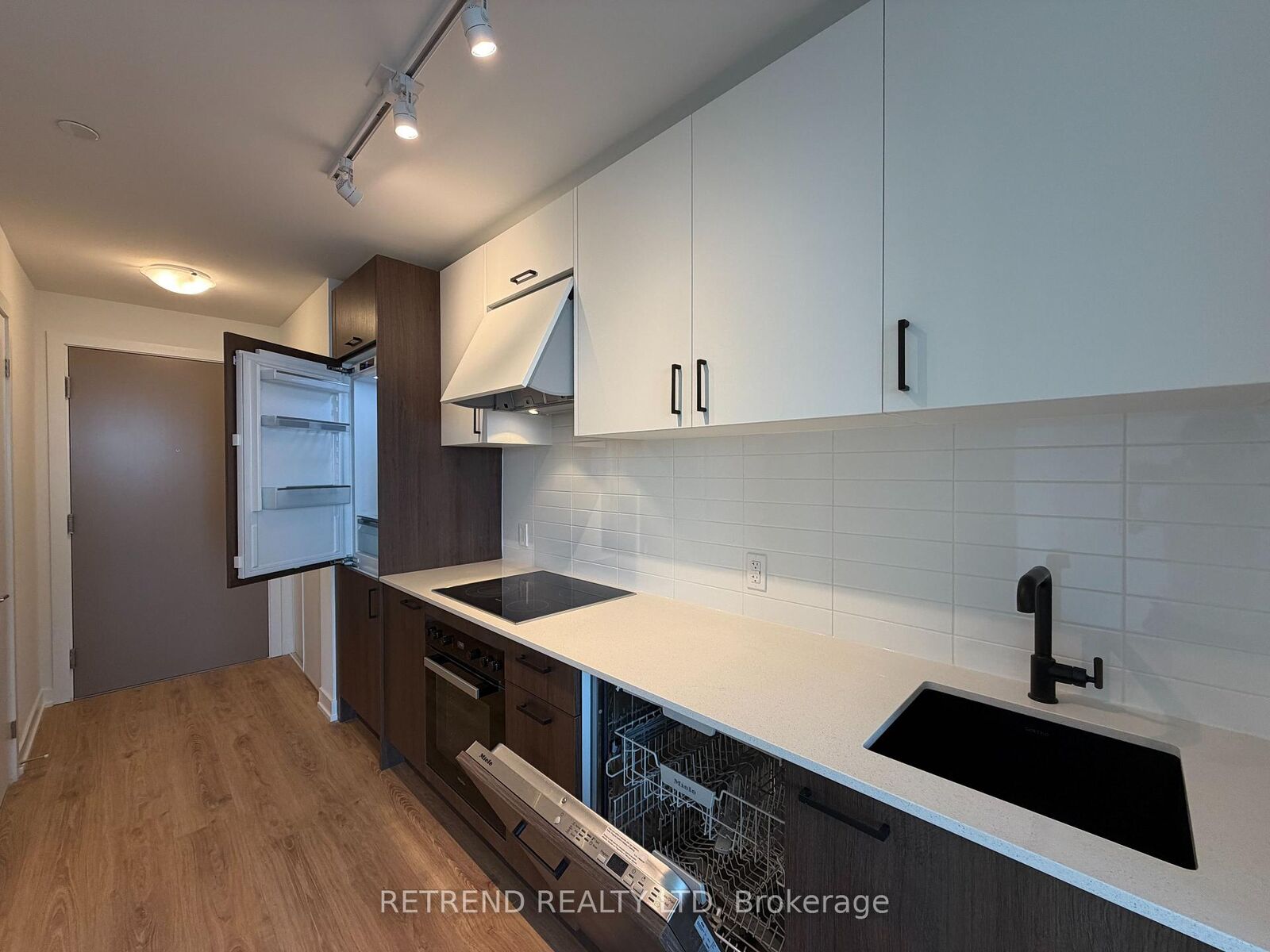 Property Photo: 5 Quarrington Lane 2906 ON M3C 0S5