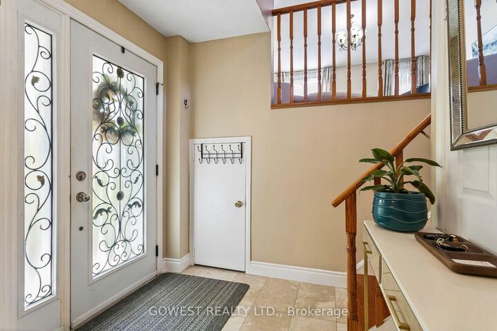 Property Photo:  3275 Dragon Drive Main  ON L5B 3H6 