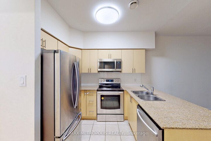 Property Photo:  7405 Goreway Drive 712  ON L4T 0A3 