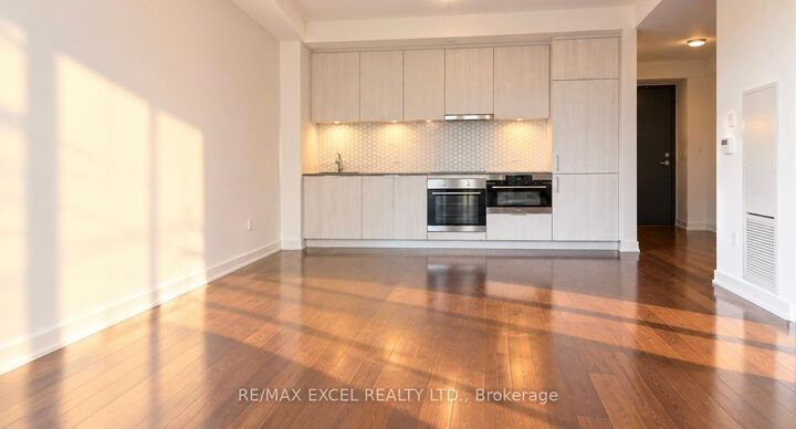 Property Photo:  158 Front Street E 1917  ON M5A 0K9 