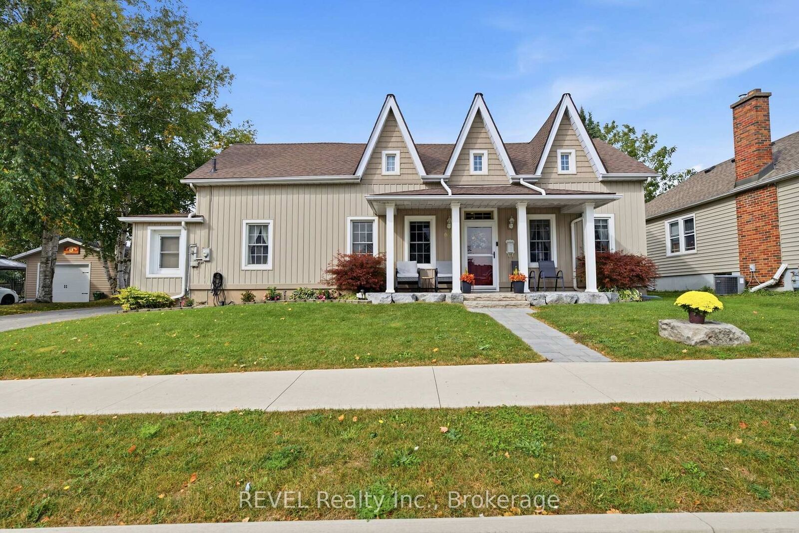 Property Photo:  61 Queen Street N  ON L2V 2R2 