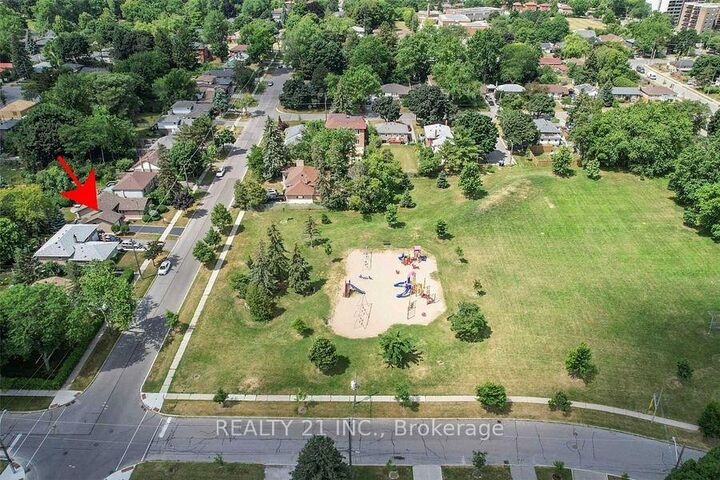 Property Photo:  25 Knowlton Drive S  ON M1M 2G8 