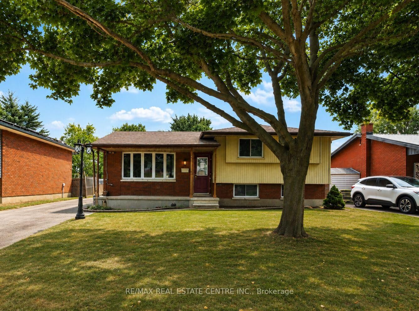 Property Photo:  37 Ebury Crescent  ON N6C 3E1 