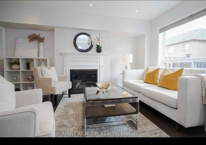 Property Photo:  6399 Spinnaker Circle 121  ON L5W 1Z6 