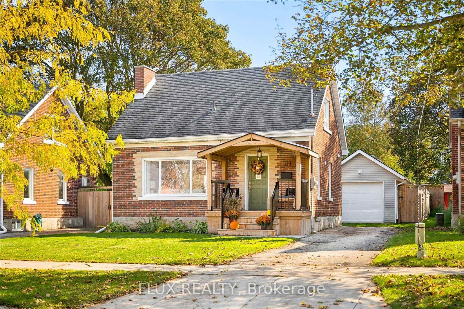 Property Photo:  113 Adelaide Street  ON N2M 2B5 