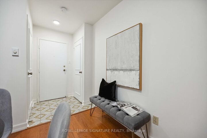 Property Photo:  212 St. George Street 201  ON M5R 2N5 
