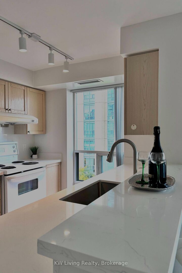 Property Photo:  28 Olive Avenue 811  ON M2N 7E6 