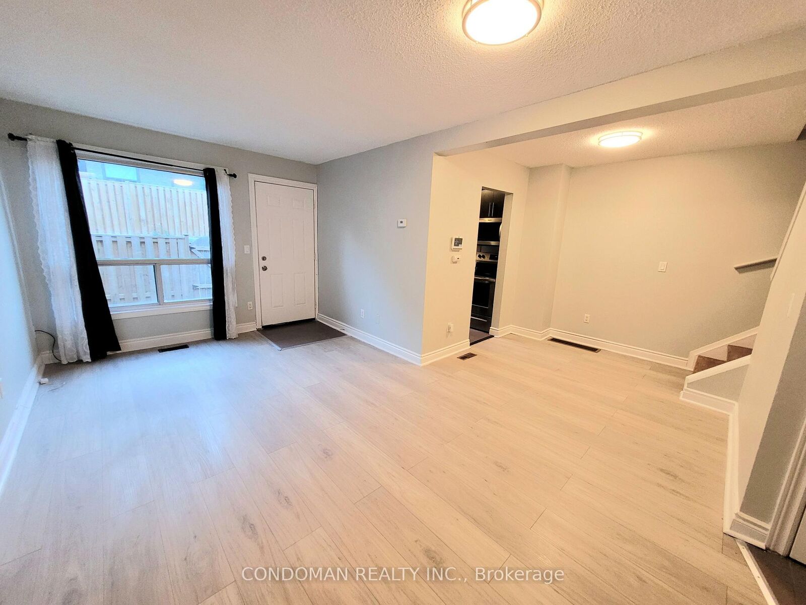 Property Photo: 477 Dean Avenue 29 ON L1H 3E4