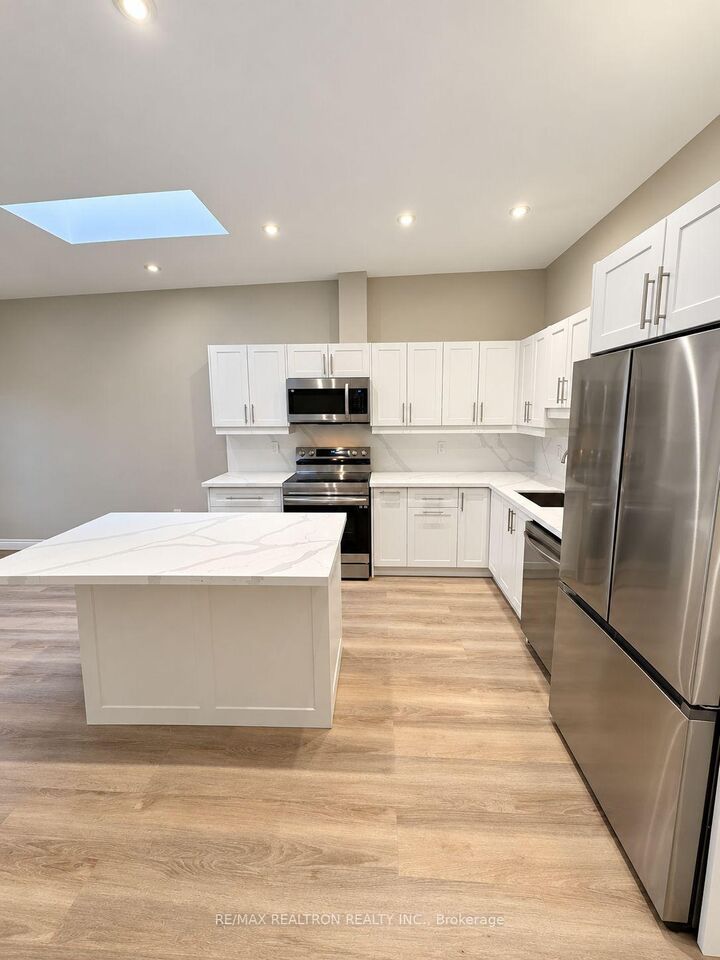 Property Photo:  2157 Danforth Avenue Upper  ON M4C 1K2 