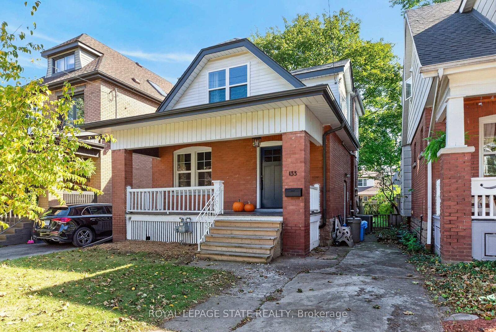 Property Photo:  133 Rosslyn Avenue S  ON L8M 3J3 