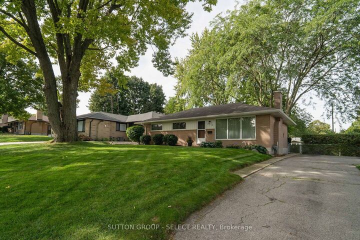 Property Photo:  379 Willard Crescent  ON N6K 2H8 