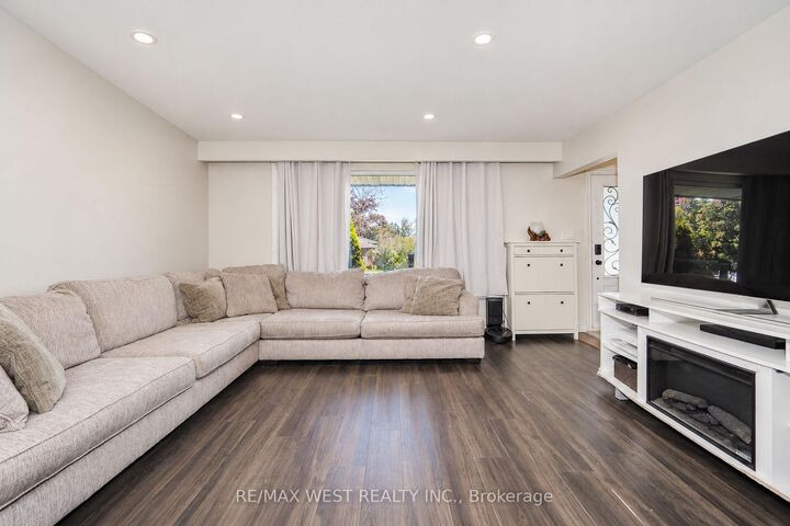 Property Photo:  218 Quetico Avenue  ON L1J 1G1 