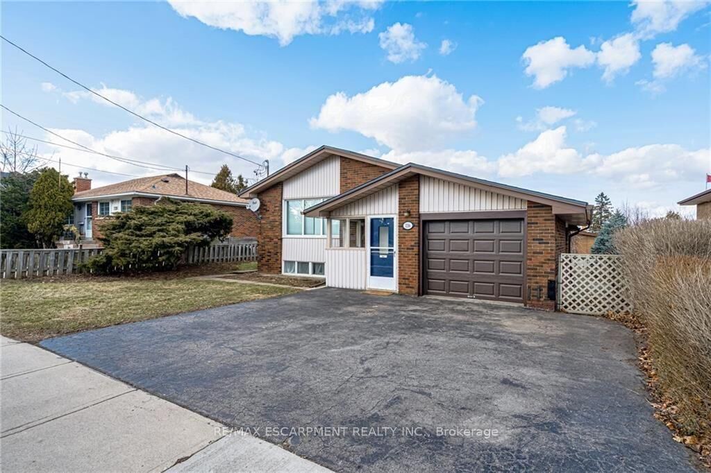 Photo de la propriété:  116 Mohawk Road W  ON L9C 1W1 