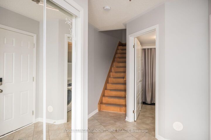Photo de la propriété:  219 Septimus Heights  ON L9T 8N7 